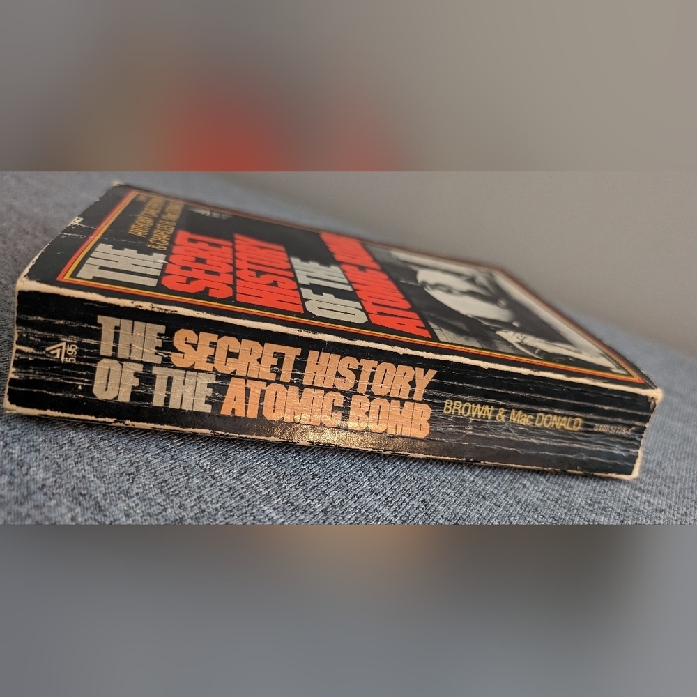 Brown & MacDonald, "The Secret History of the Atomic Bomb," 1977, 1st Ed… - Picture 3 of 5